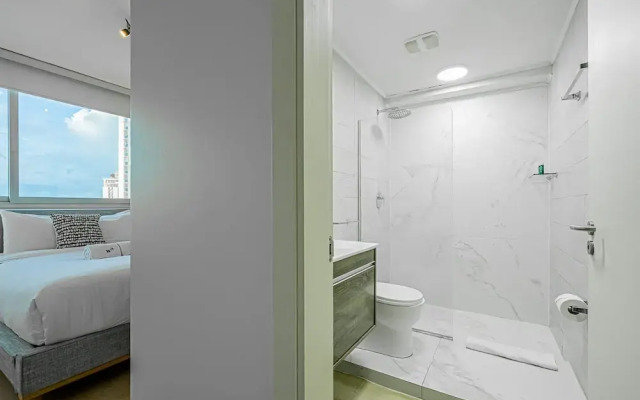w Prestigious 2BR w Perfect Balcony View