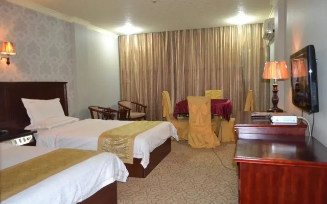 东兴王朝大酒店