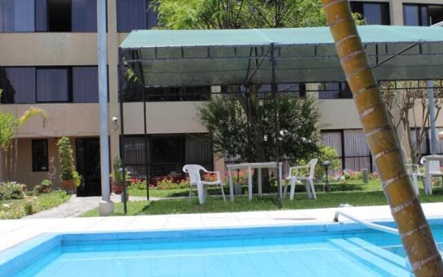 Hotel Holiday Suites