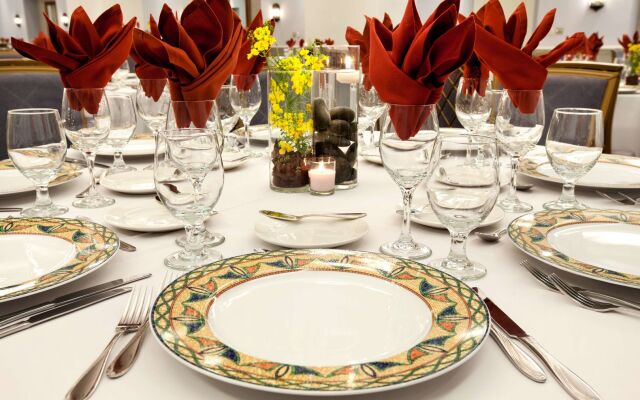 Embassy Suites La Quinta Hotel & Spa