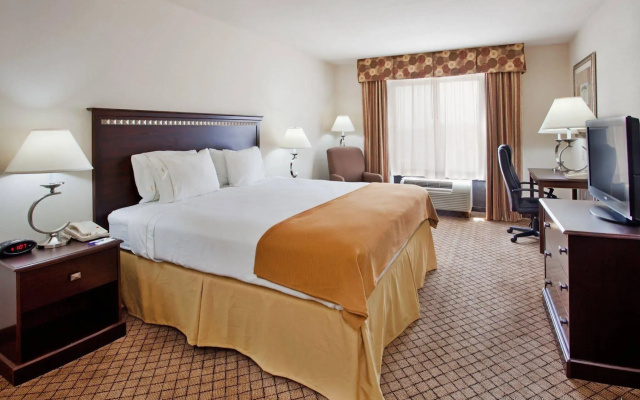 Holiday Inn Express & Suites McPherson by IHG