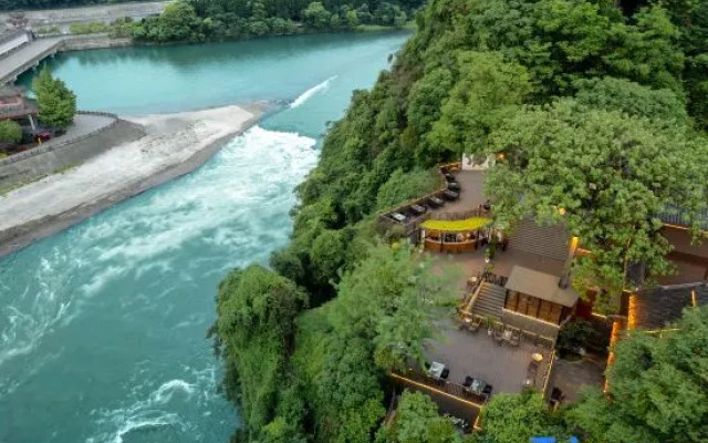 Moonlight Aquarius Homestay (Dujiangyan Scenic Area Nanqiao Branch)