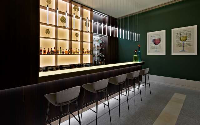 De Bonart Naples, Curio Collection by Hilton