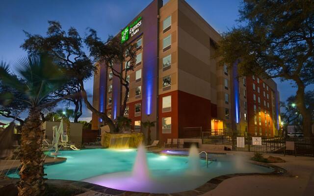 Holiday Inn Express & Suites San Antonio Medical-Six Flags by IHG