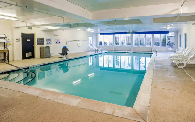 Comfort Suites Airport