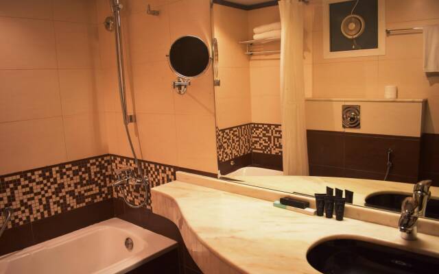 Manhattan Avenue Hotel