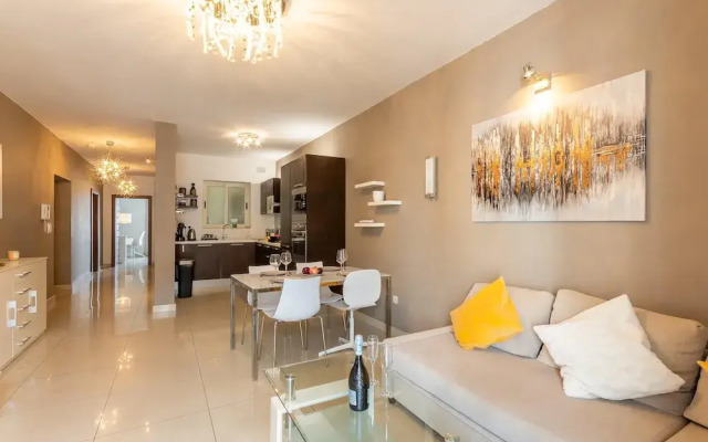Modern Penthouse Savoy Garden in Gzira