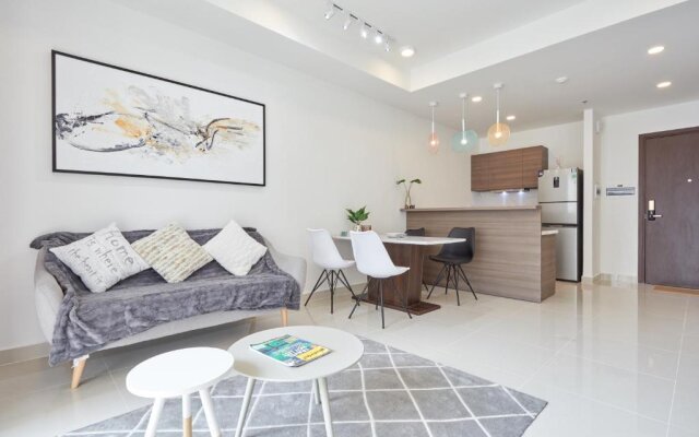 Awesome CBD Luxury Apartment The Tresor Rooftop Garden !