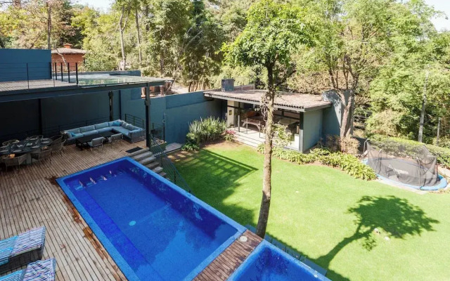 Casa Retiro With Pool and Garden