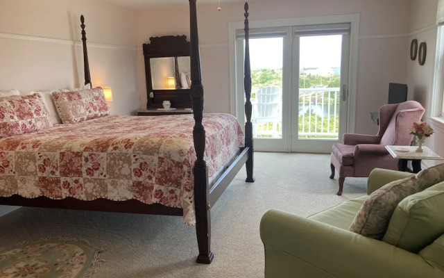 Payne's Harbor View Inn