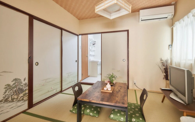 Sakuragawa no midoribashi Japan Villa/Osaka castle