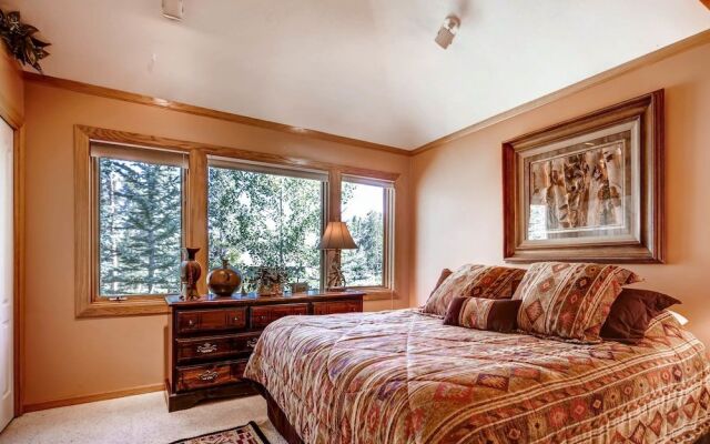 Mountain Majesty at Alpenvu Lodge by RedAwning