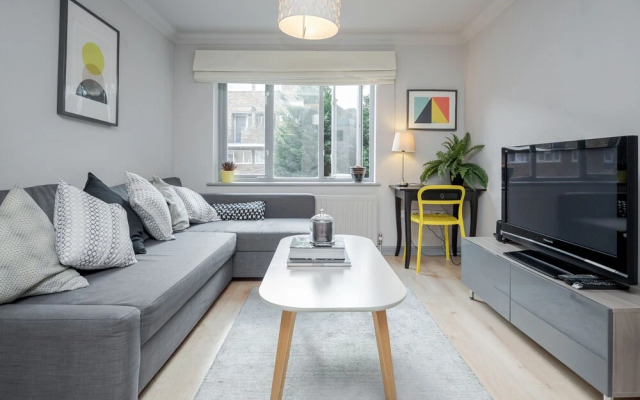 Hoxton 2 Bed Apartment by BaseToGo