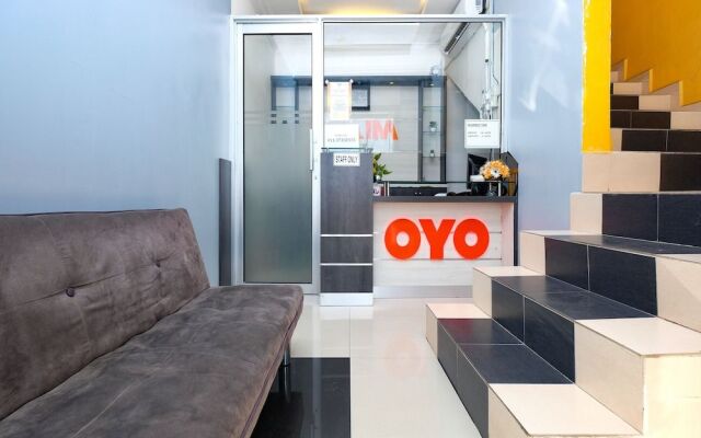 OYO 89587 IM Hotel