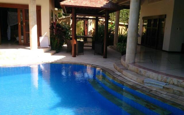 Villa Kamboja Golden Villa no2