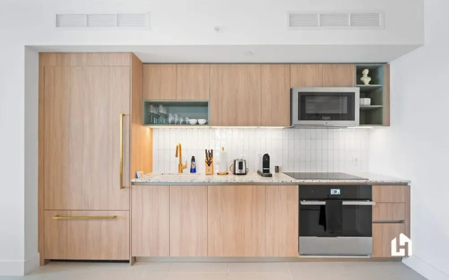 Stylish Apartments with Partial Ocean Views in Downtown