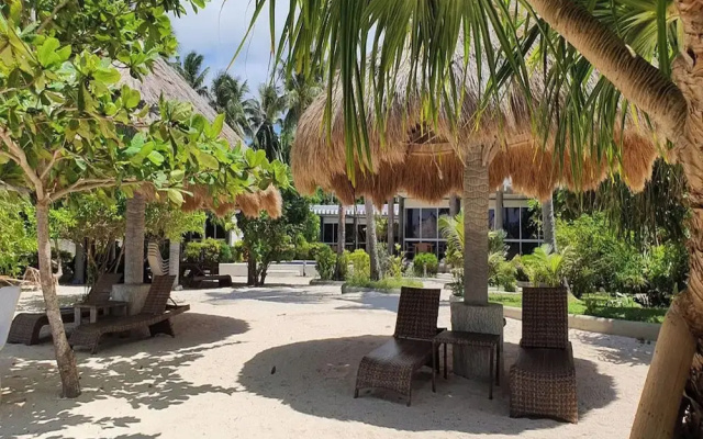 Pili Beach Resort Agmanic