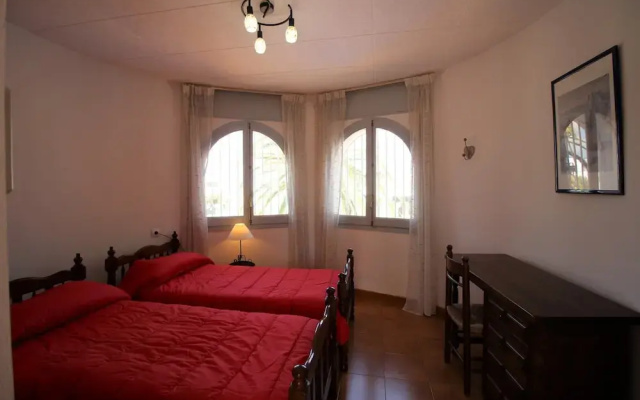Elegant Family Villa With Pool, Mooring