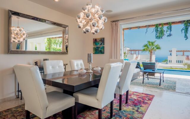 Expansive Views of Famous Cabo Arch: Villa Sirena