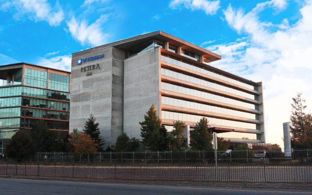 Wyndham Concepcion Pettra