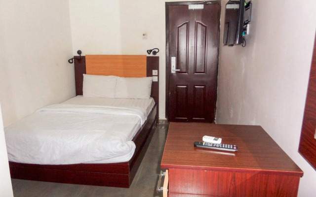 Britannia Hotel & Suites
