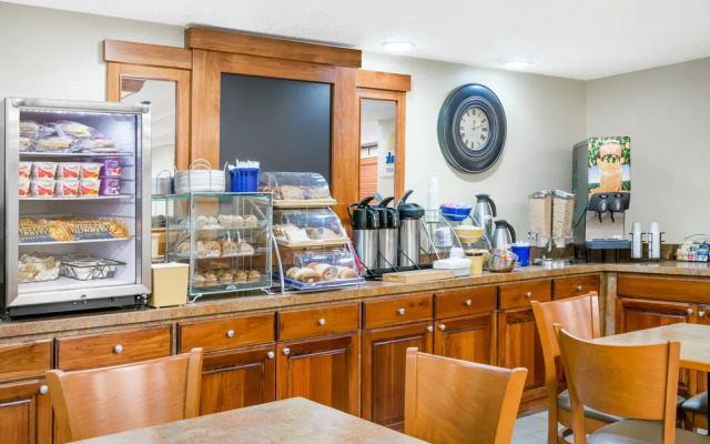 Comfort Inn & Suites Milford