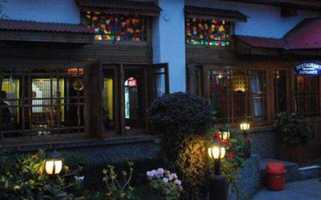 Shamyana Lodge and Restaurant