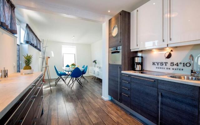KYST 5410 Floating Home 2
