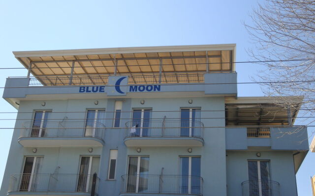 Hotel Blue Moon