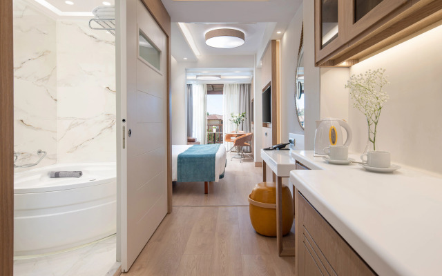 Anthemus Sea Beach Hotel & Spa