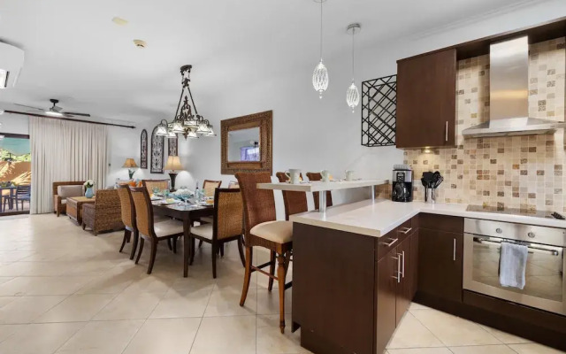 Gold Coast Townhome w Pools GYM 24 7 Security