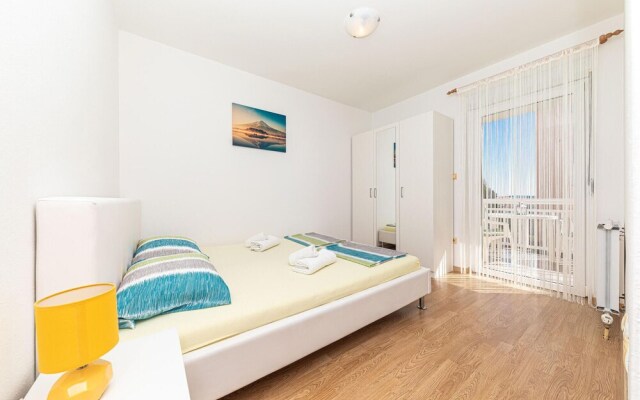 Awesome Apartment in Kastel Luksic With 1 Bedrooms and Wifi