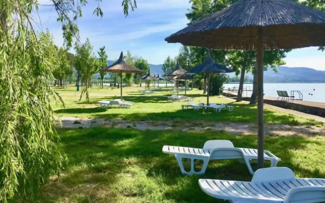 Well-kept Chalet With Covered Veranda on Lake Trasimeno