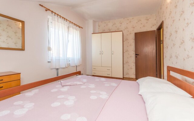 Amazing Home in Zadar With Wifi and 2 Bedrooms