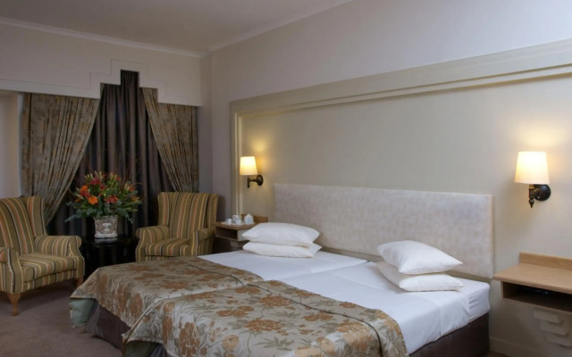 Apollo Hotel