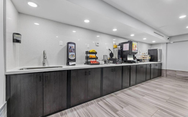 Super 8 by Wyndham Texas City/Galveston Area