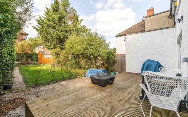 NEW Lux 3BD Family Home W/garden - North London