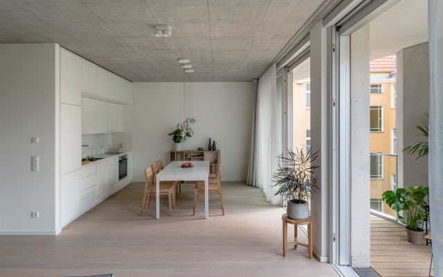 Carlotta Apartments