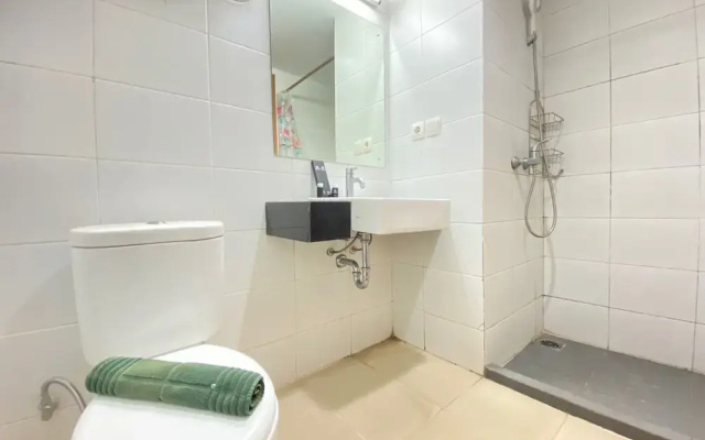 Spacious Studio Room at Beverly Dago Apartment
