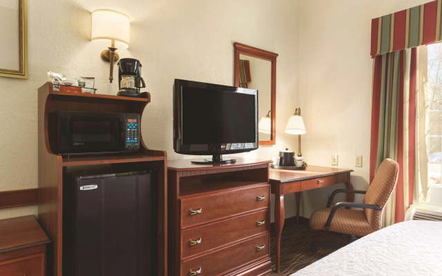 Hampton Inn & Suites Greenfield