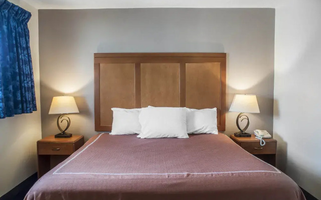 Rodeway Inn & Suites Niagara Falls