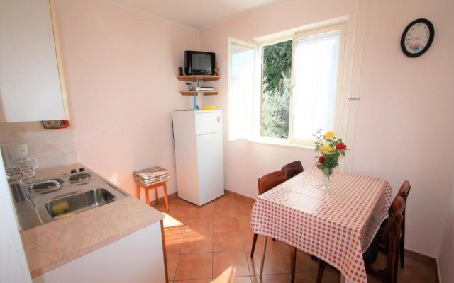 Labinac Ines, Only 300 M From Beach