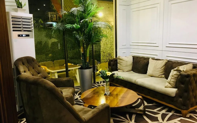 T E L E By Summerset Continental Hotel
