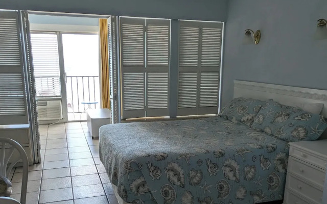 Traders Inn Beach Club