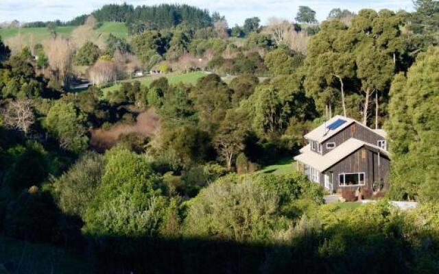 Gully Retreat Karapiro Accommodation