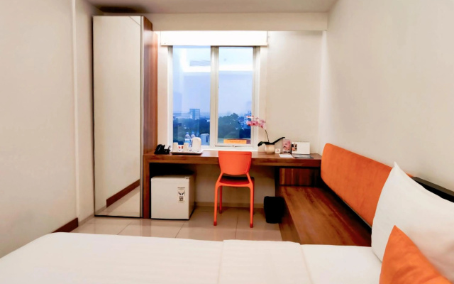 Zuri Express Lippo Cikarang – Guest Rooms – Bekasi