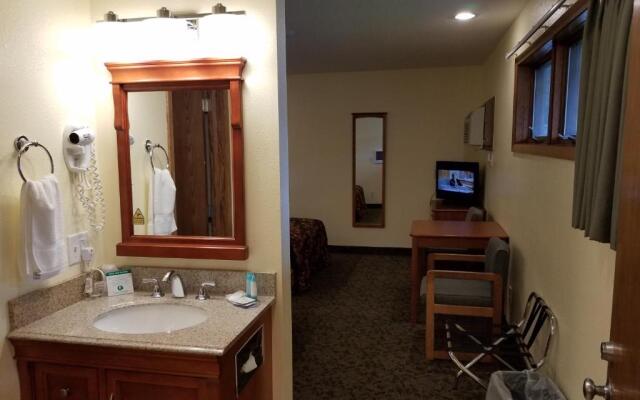 Black Hawk Motel and Suites