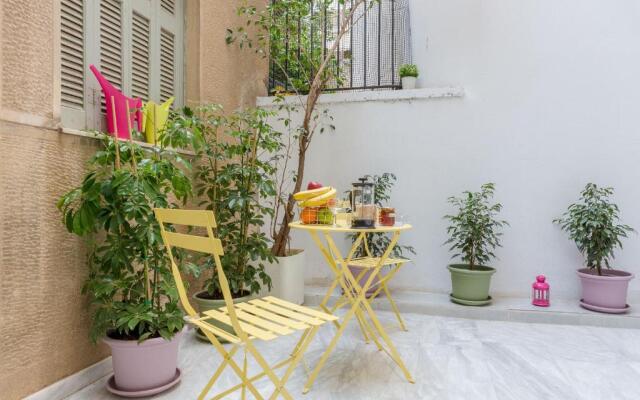 Grandma's Chic & Bright Athenian Home with a Patio