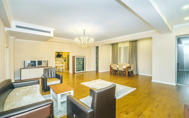 VIP Apartment in Buta palace 703