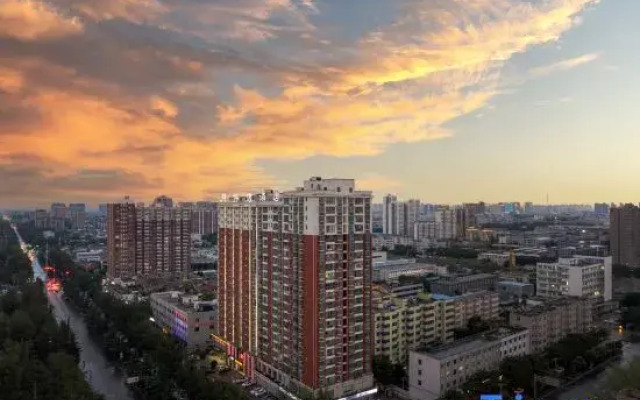 Yuebanwan Hotel (Fat Donglai at Xuchang Railway Station)